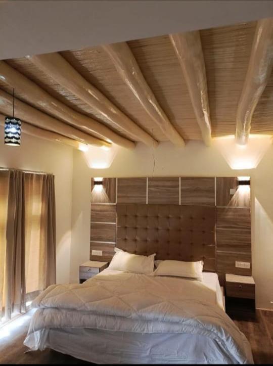 Отель Sindhu Residency She Экстерьер фото